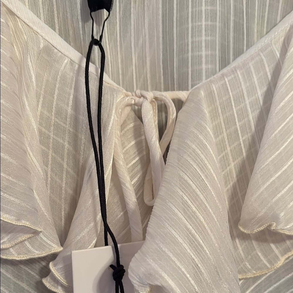 Chic Cream Ruffled Blouse - Picture 6 of 8